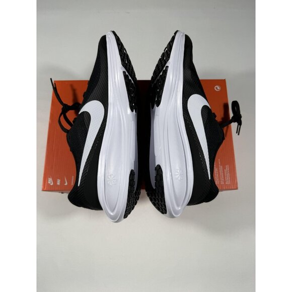 New Nike Revolution 8 Shoes Mens Size 13 Black White Running HJ9198 003 main image 4